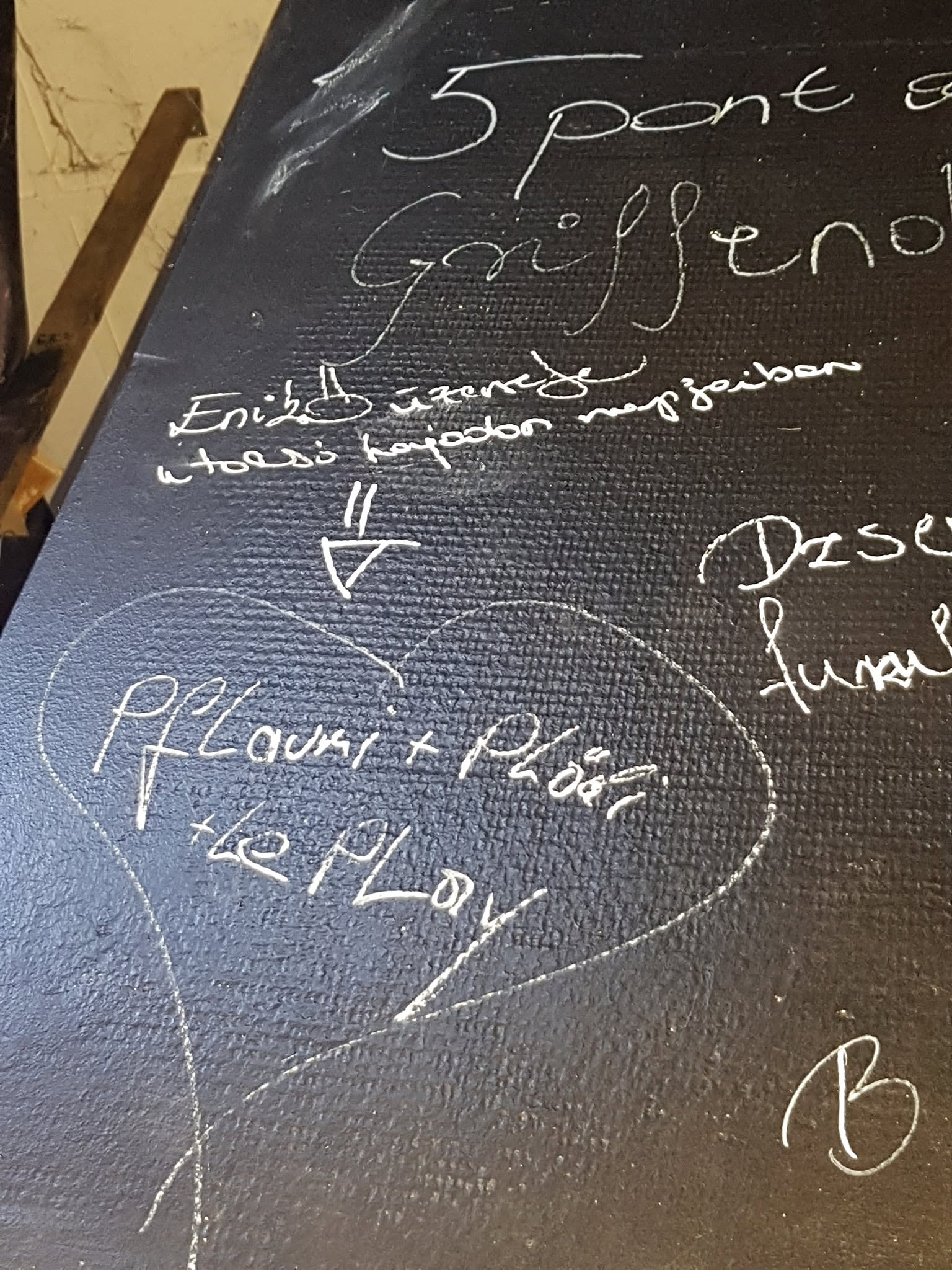 Zenegép